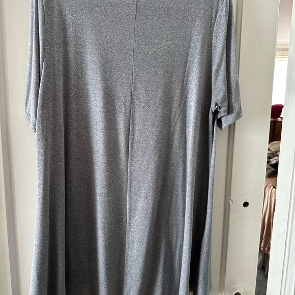 Light almost heathered looking gray Perfect T by LuLaRoe - size large - Picture 8 of 8